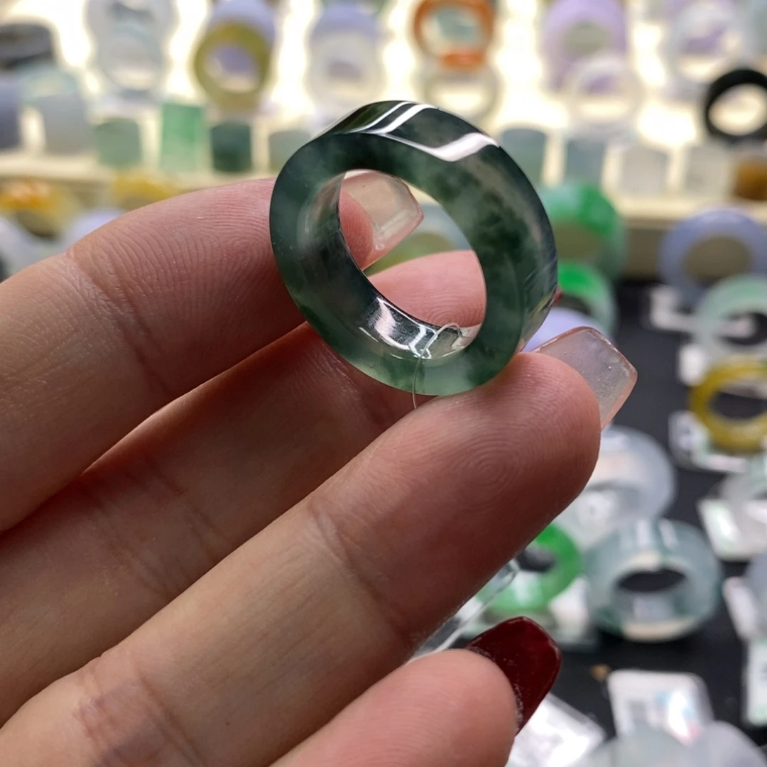 翡翠戒指未镶嵌荷**田翡翠戒指