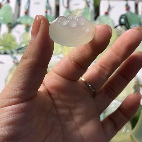 未镶嵌蛇纹石玉颈饰