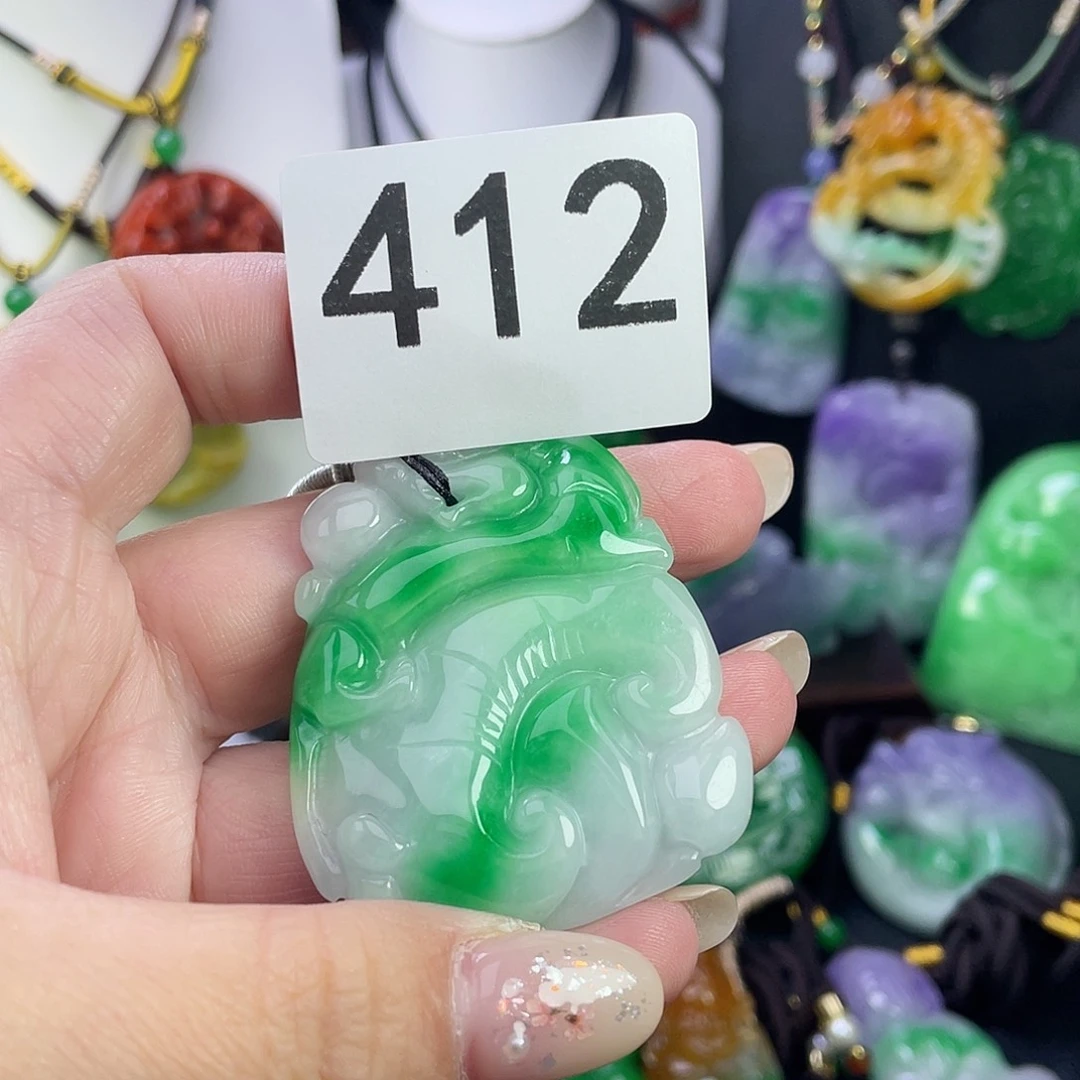 翡翠未镶嵌吊坠(赠链)