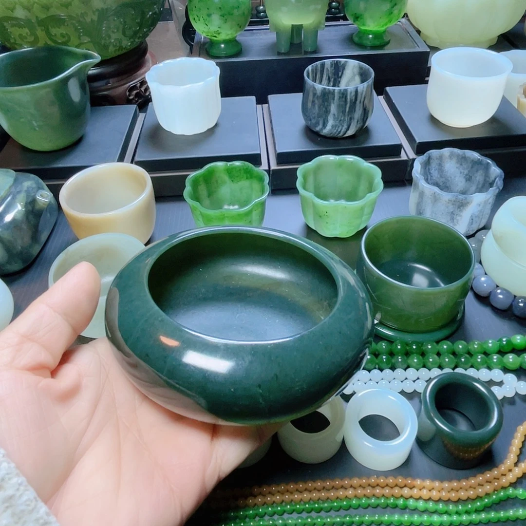 和田玉未镶嵌挂件微瑕