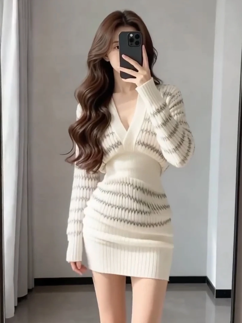 法式V领条纹针织连衣裙女2025秋冬新款收腰显瘦包臀裙高级感气质