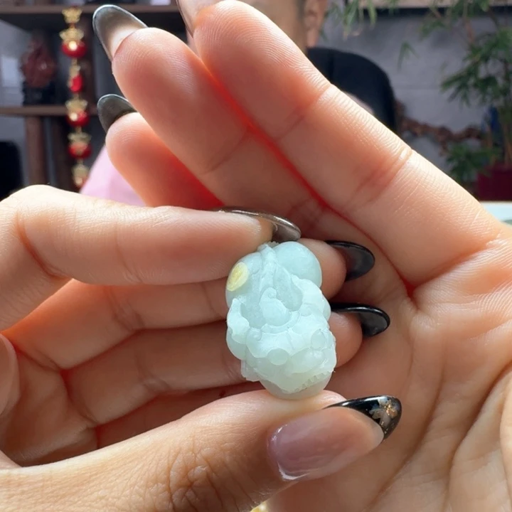 定制翡翠未镶嵌貔貅