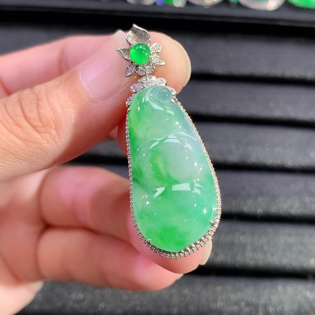 翡翠18K金镶嵌吊坠(赠链)