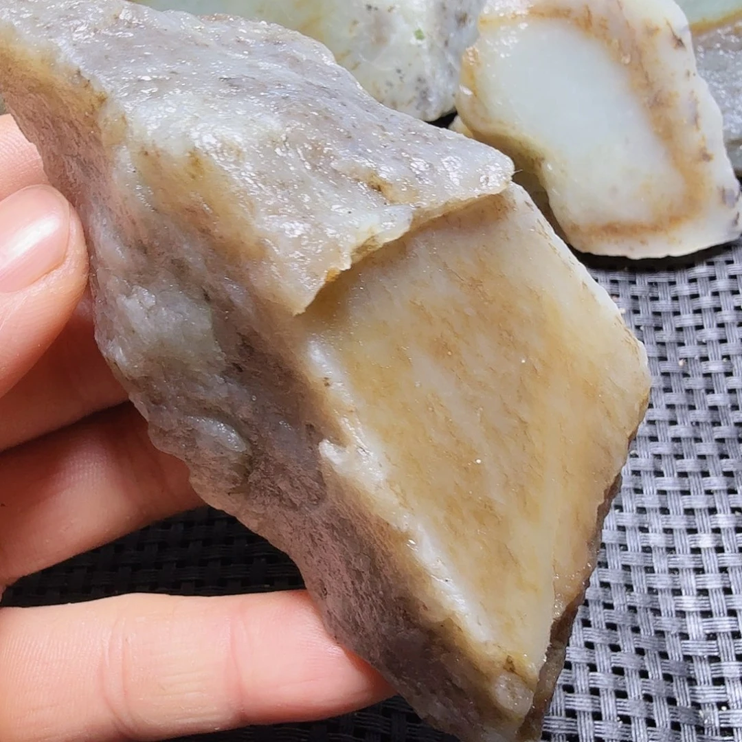 和田玉（糖玉）未镶嵌珠宝半成品