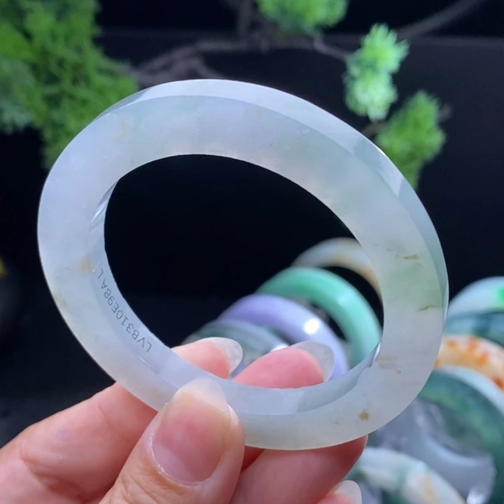 定制翡翠未镶嵌翡翠手镯