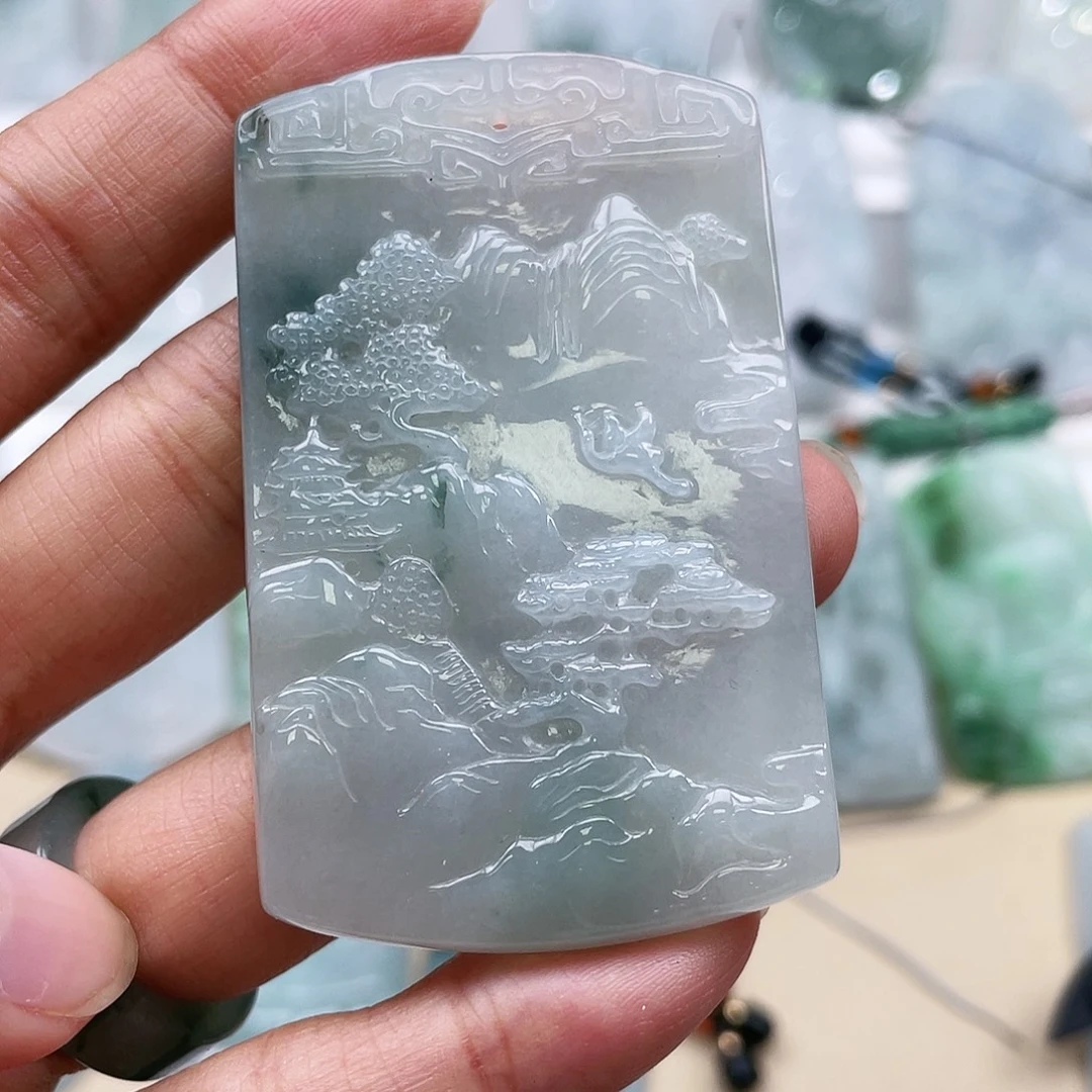 翡翠未镶嵌颈饰山水