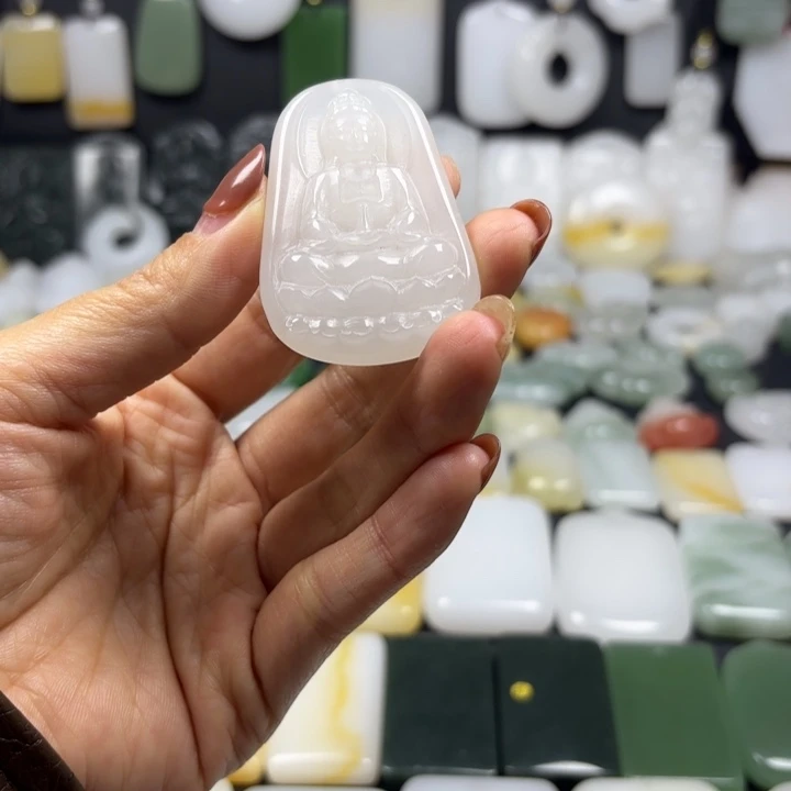 石英质玉（金丝玉）未镶嵌颈饰
