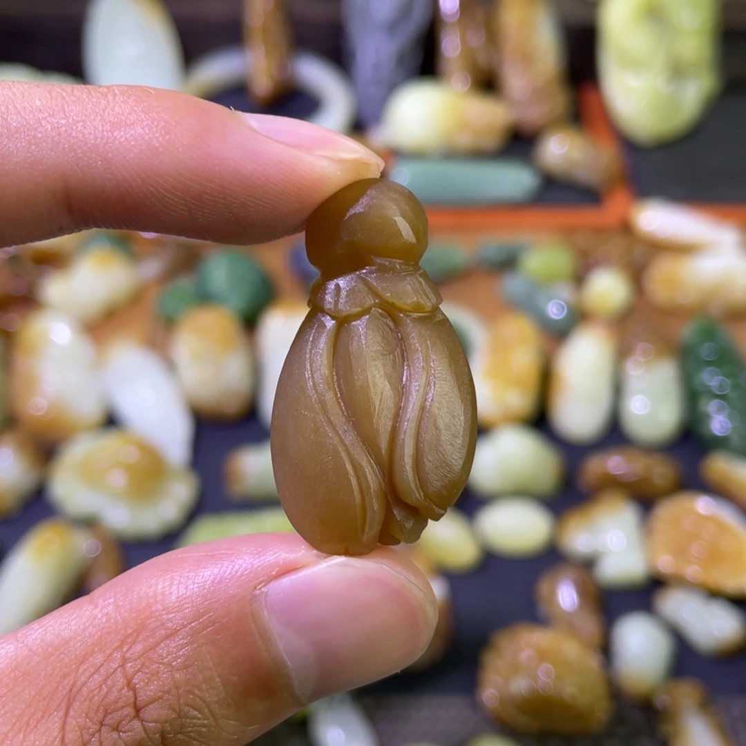 颈饰未镶嵌和田玉红糖玉兰花