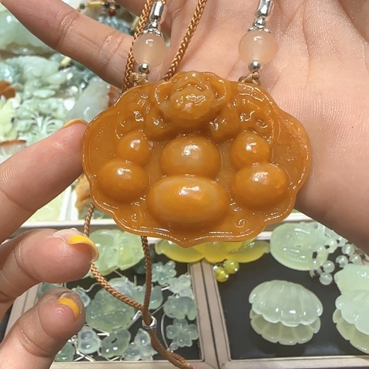 蛇纹石玉未镶嵌吊坠