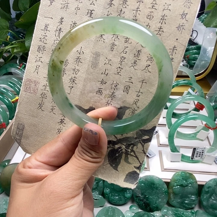 未镶嵌手镯石英质玉