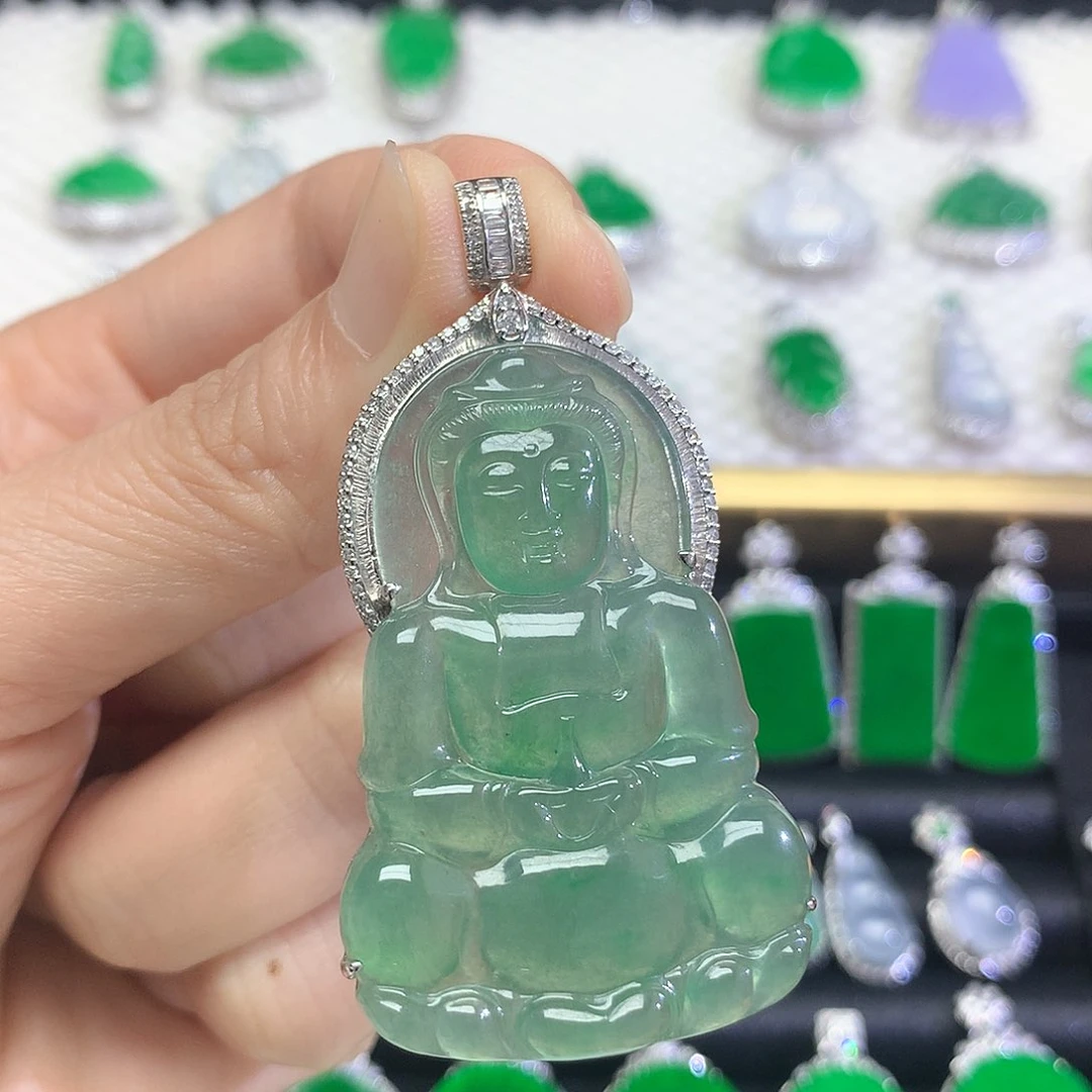 颈饰18K金镶嵌翡翠吊坠