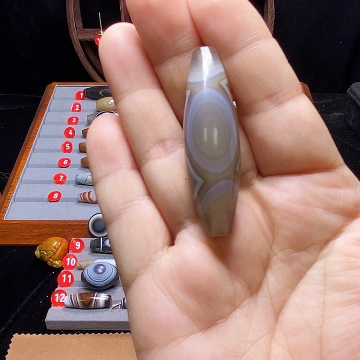 白***玛瑙/玉髓未镶嵌颈饰