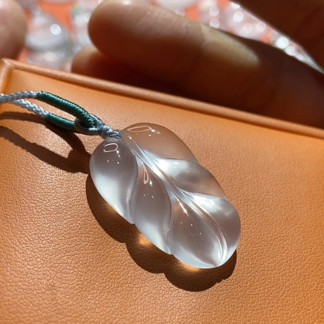 石英质玉未镶嵌颈饰