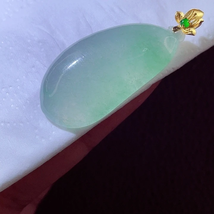 翡翠18K金镶嵌颈饰翡翠