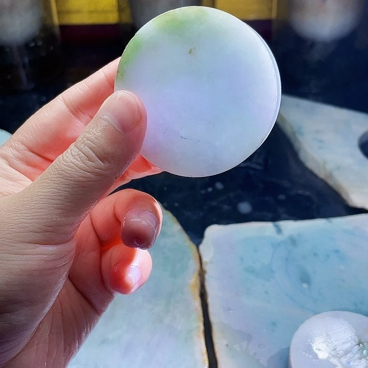 翡翠未镶嵌颈饰毛料47