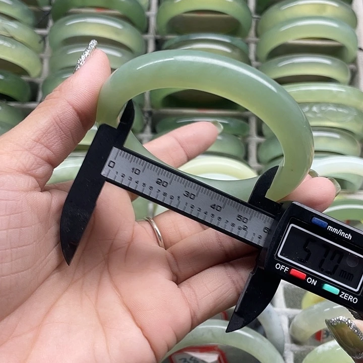 蛇纹石玉未镶嵌手镯398