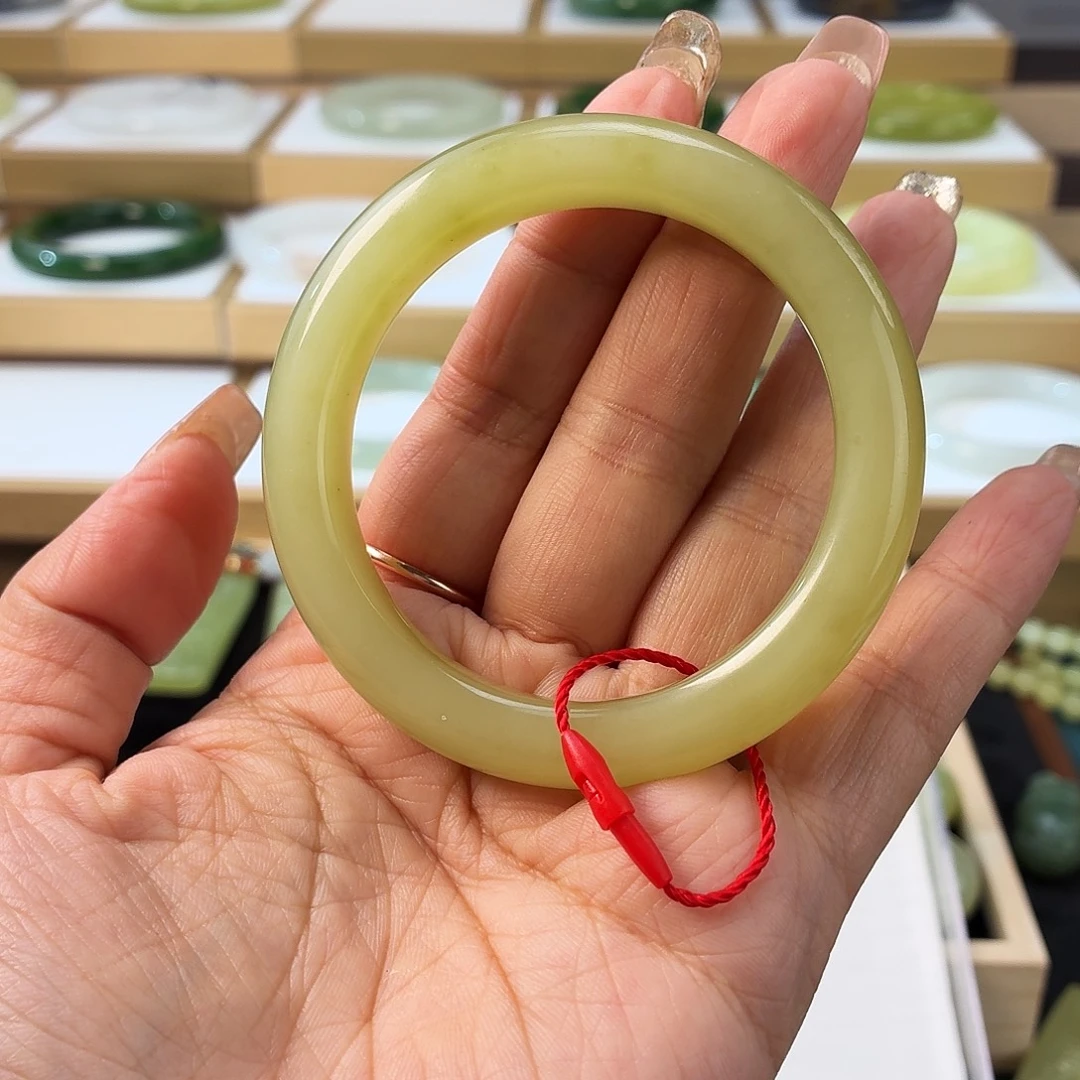 小***吃和田玉未镶嵌手镯