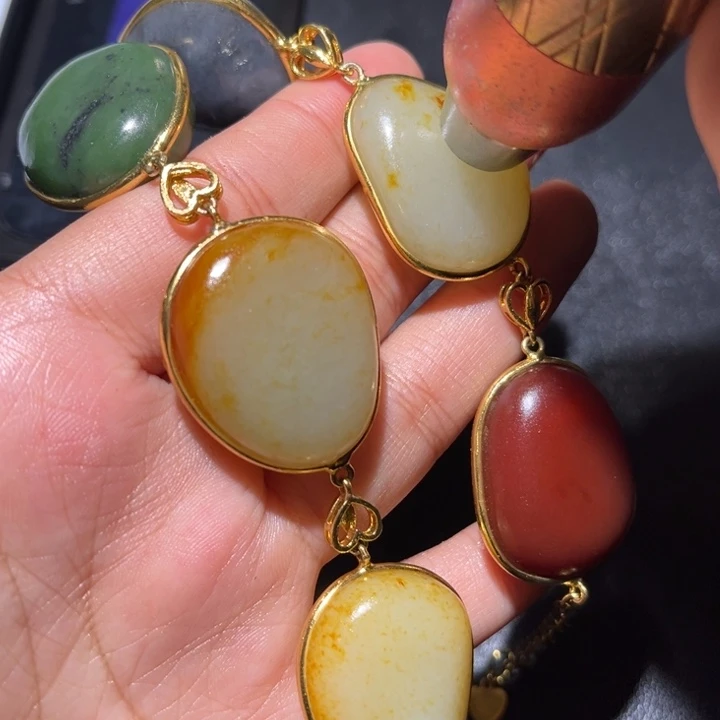 甜***线和田玉未镶嵌珠宝奇石