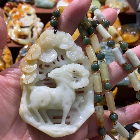 蛇纹石玉未镶嵌颈饰