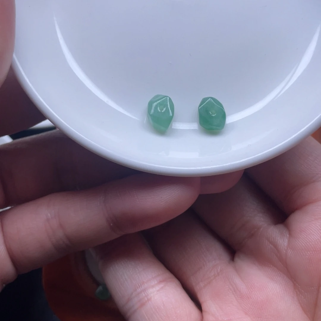 翡翠散珠翡翠湖水绿碎石2颗