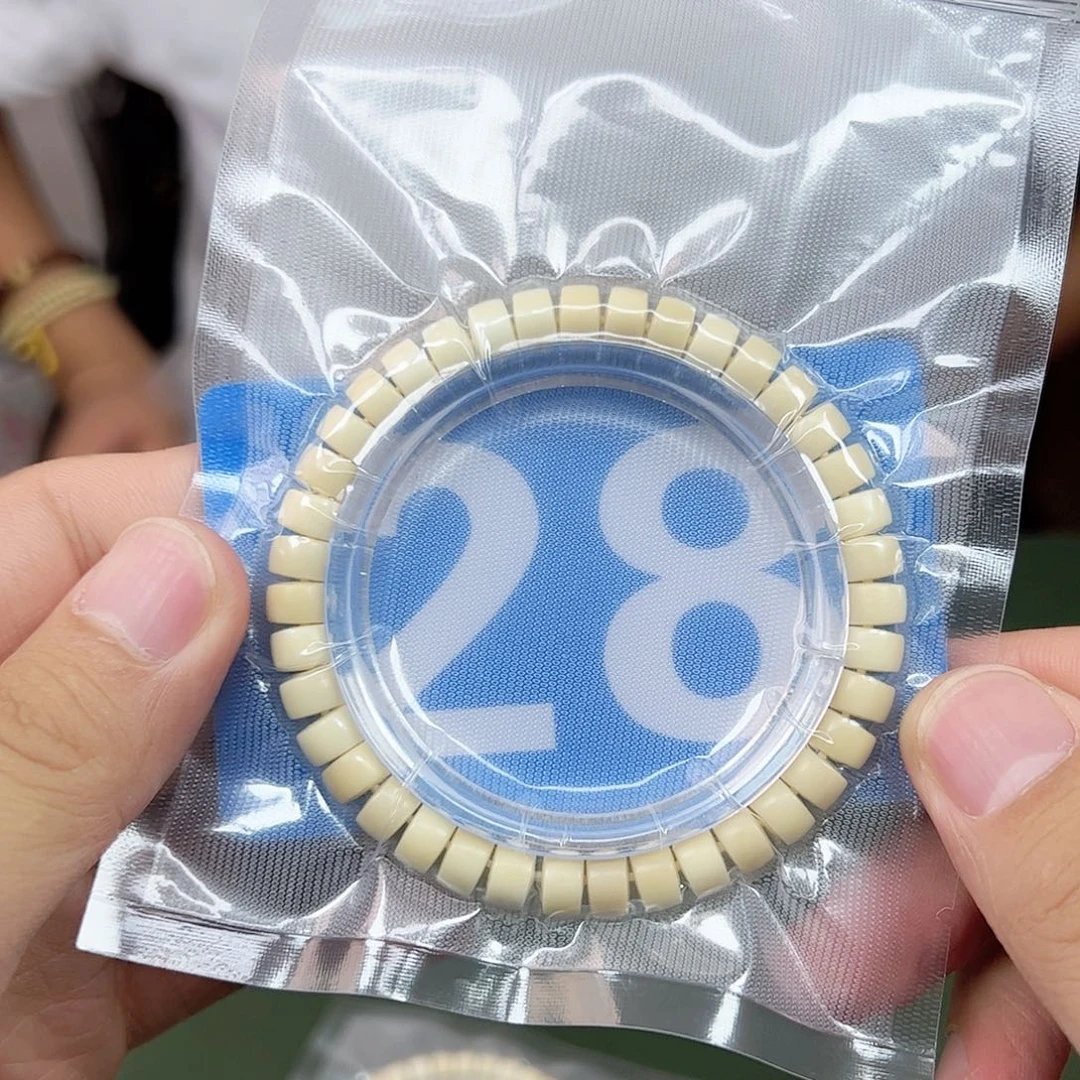 白玉菩提吊坠84药片。  28