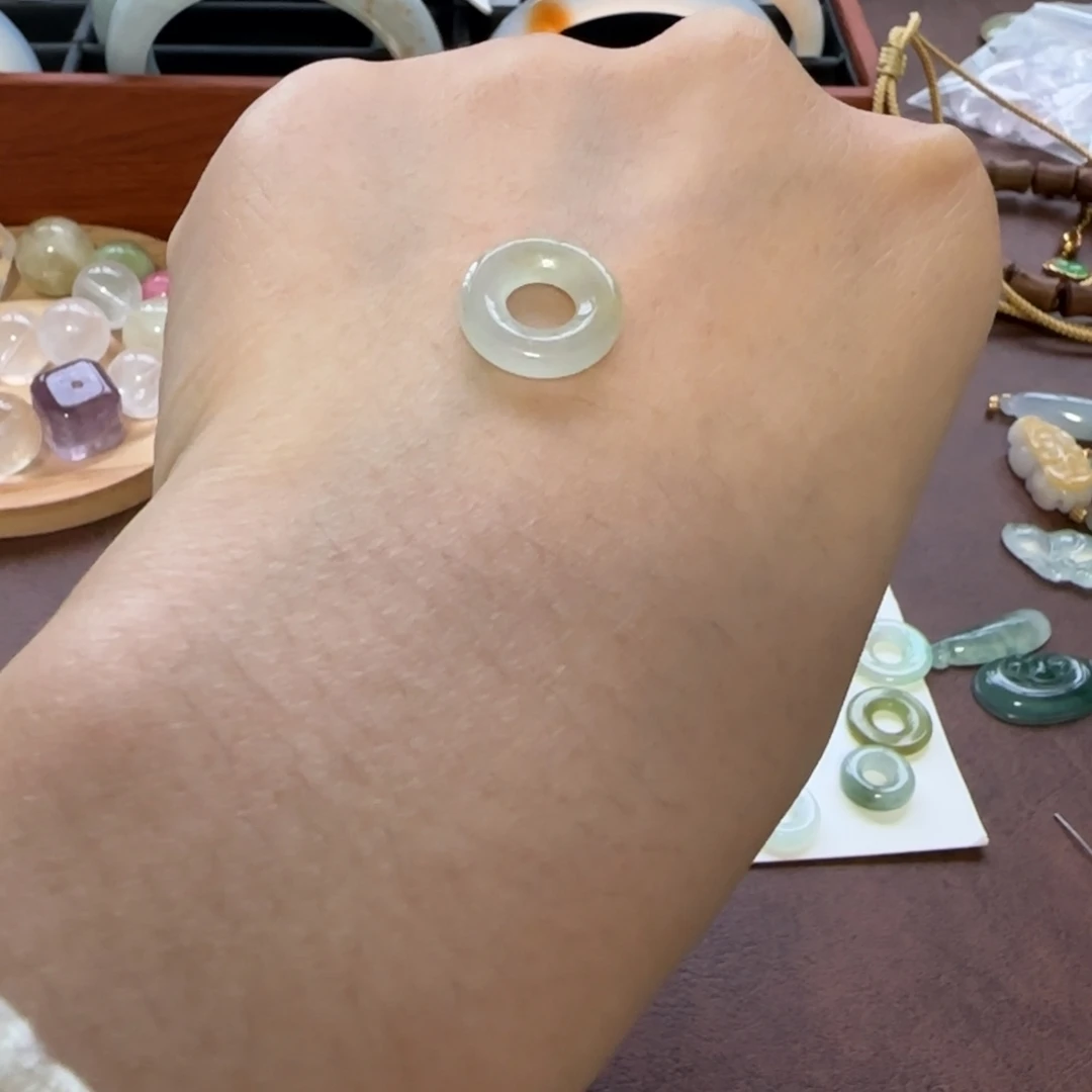 颈饰未镶嵌翡翠冰黄甜甜圈