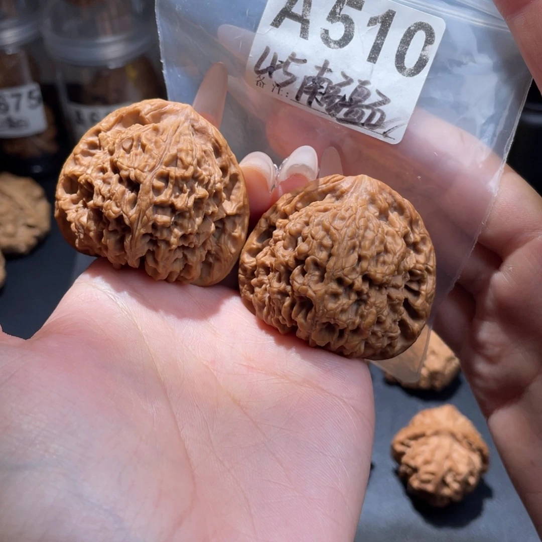 A***n核桃45三角南疆石文玩核桃