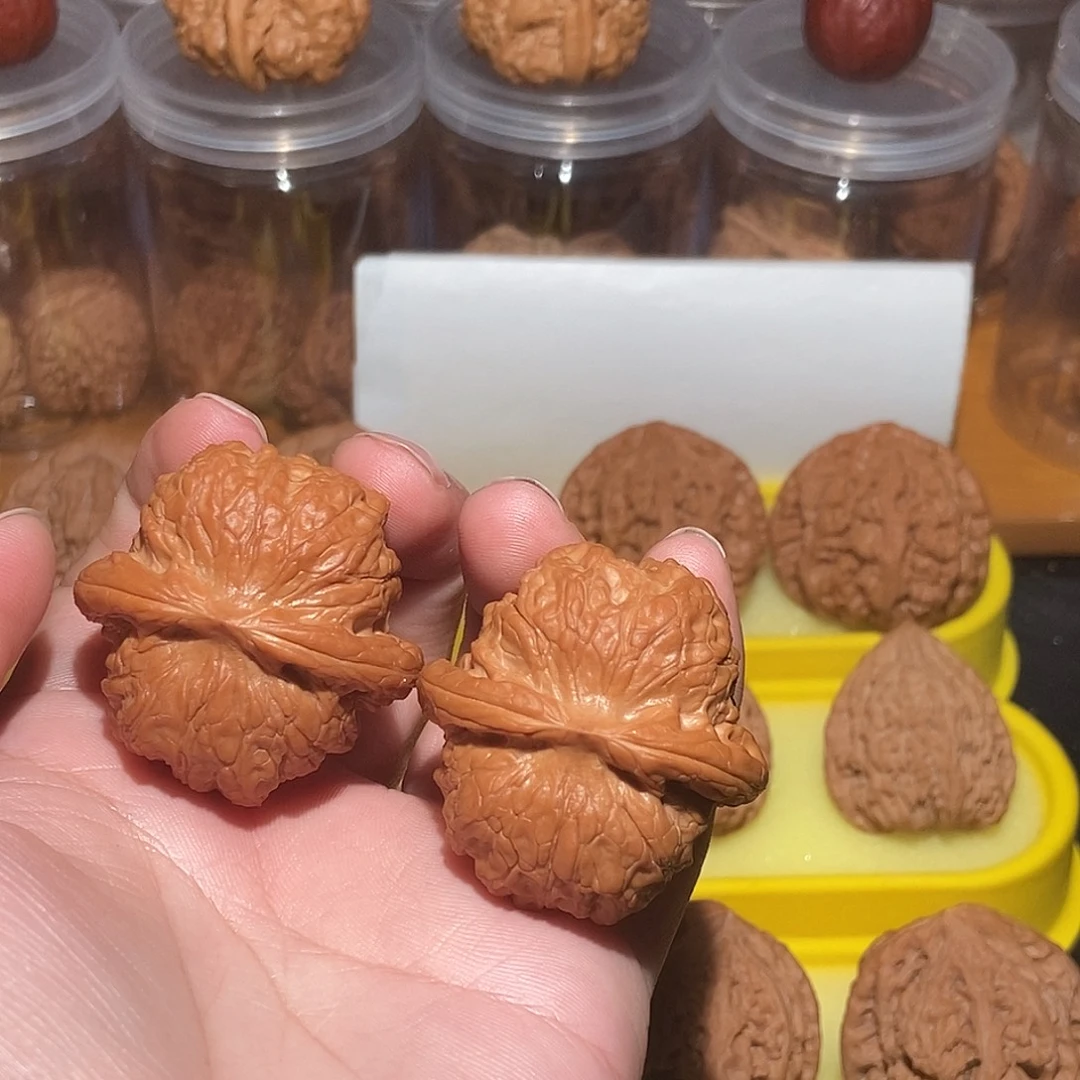 文玩核桃吊坠40血麒麟