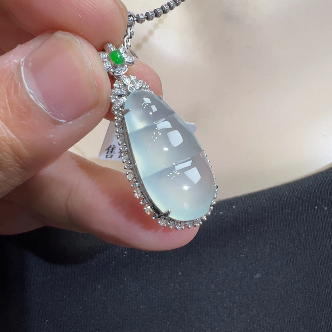 翡翠吊坠(不含链)18K金镶嵌