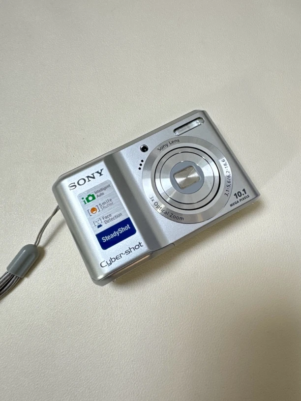 9新 Sony/索尼 索尼s1900 1010w像素 3倍 自备两节五号电池 英文