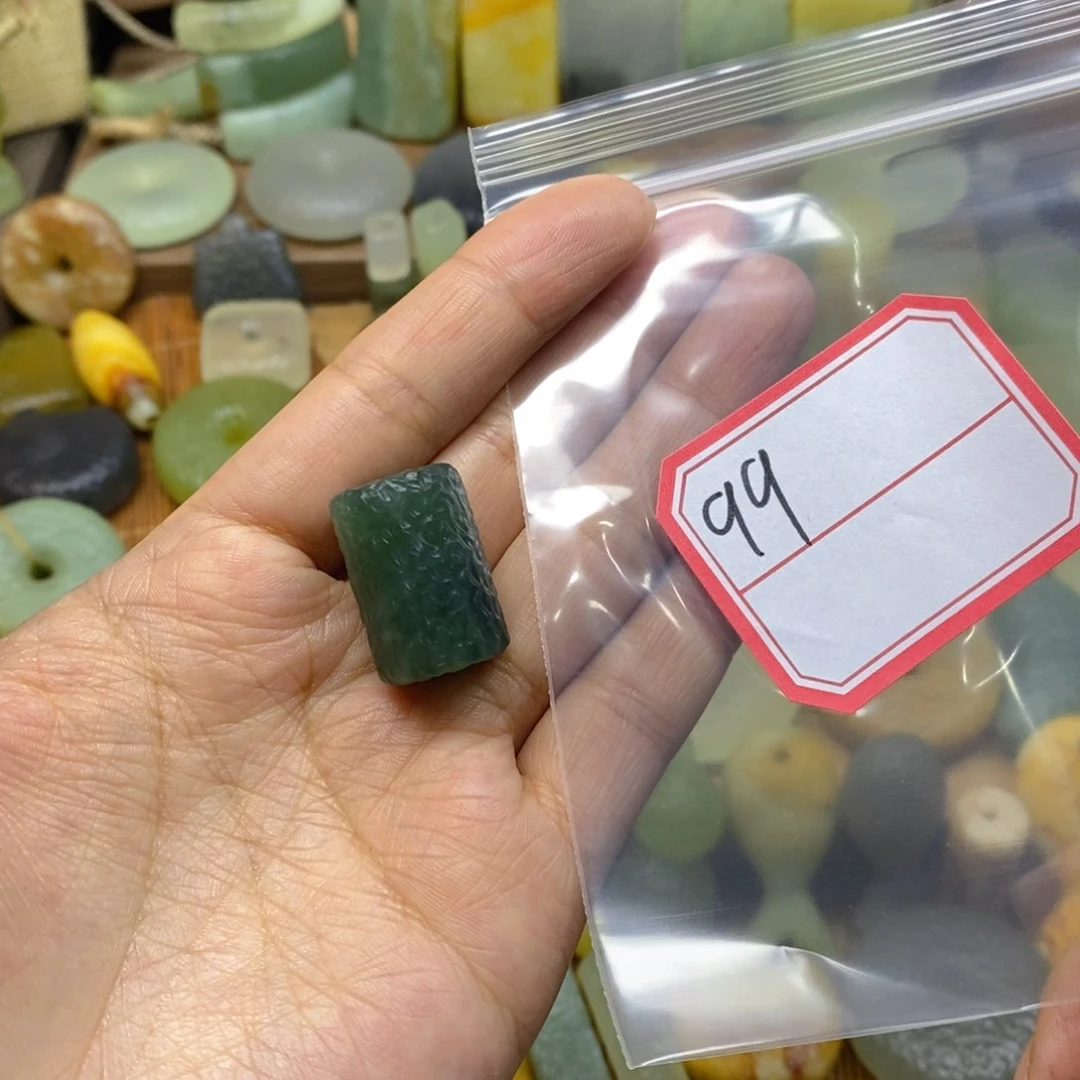 未镶嵌蛇纹石玉颈饰谦****l