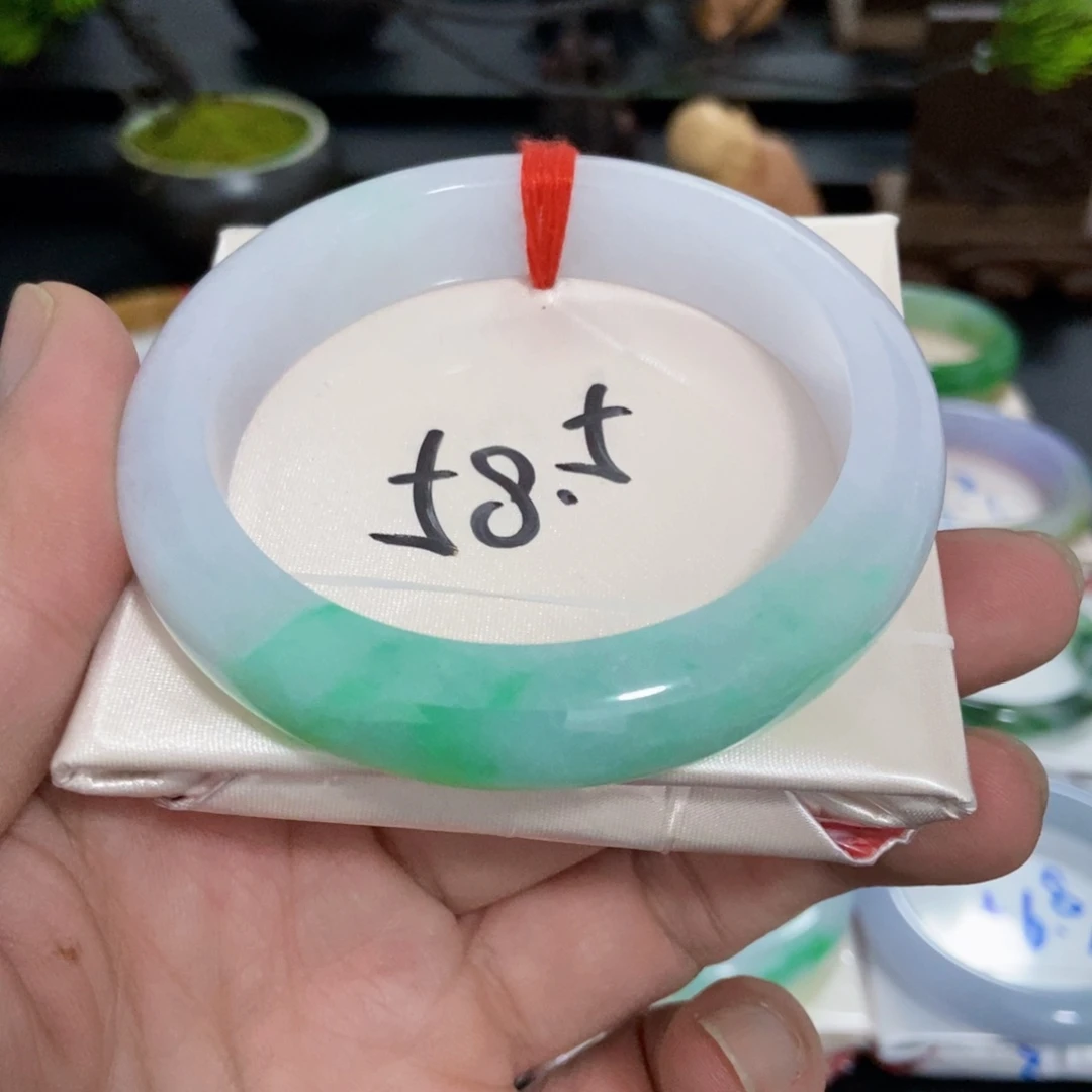 翡翠未镶嵌手镯20、白底青正圈