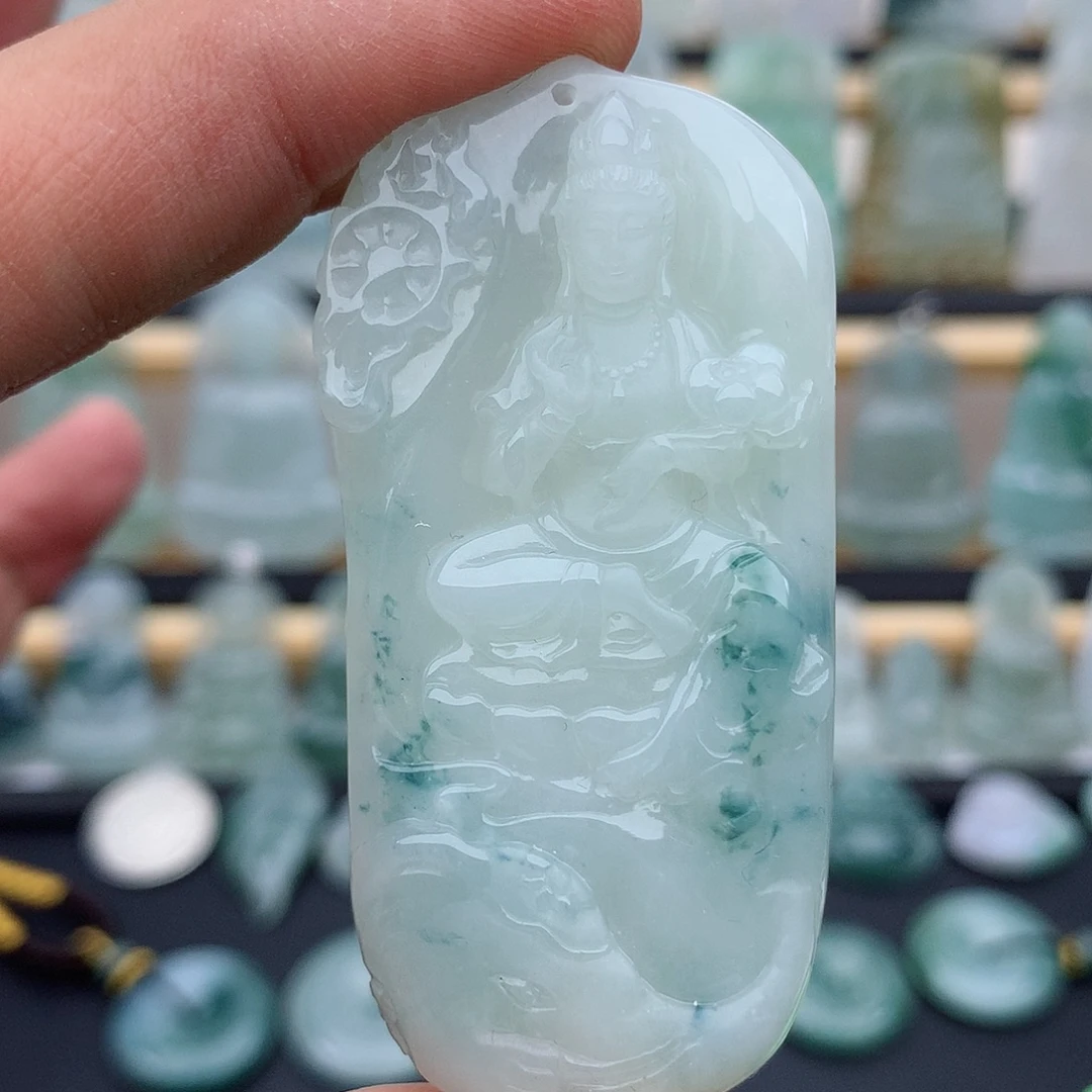 翡翠未镶嵌颈饰普贤菩萨