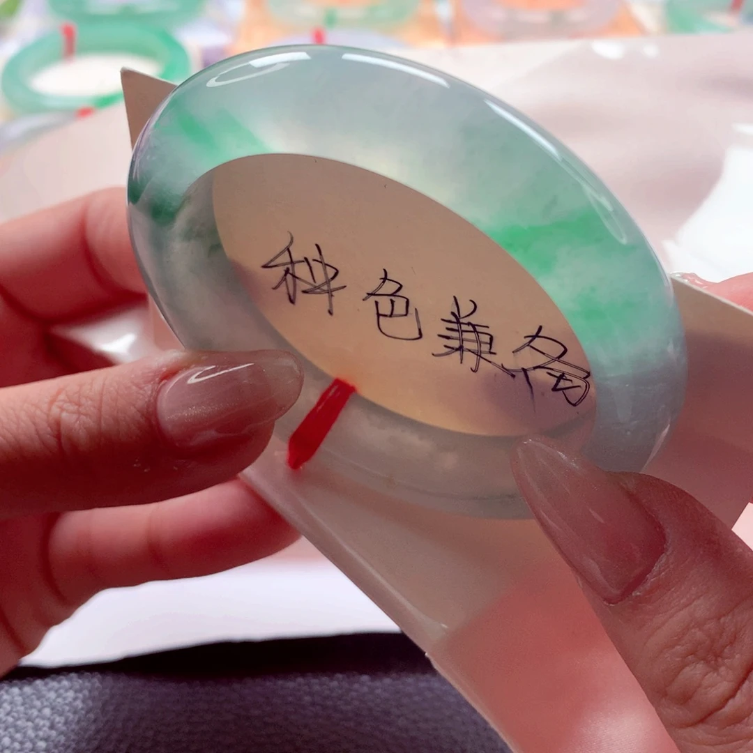 财****翡翠未镶嵌手镯师妹56.2孤品冰飘阳绿炸光