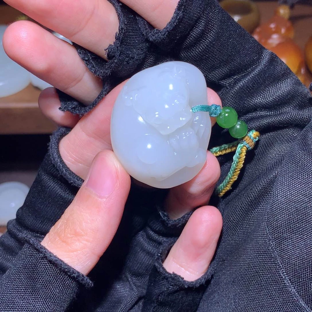 星***鱼和田玉未镶嵌颈饰
