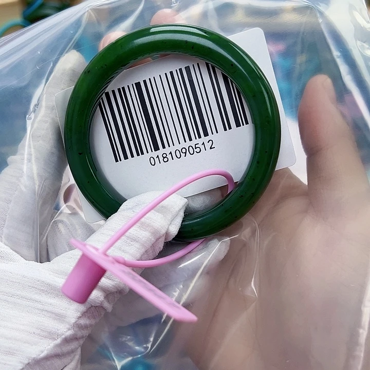 和田玉未镶嵌手镯包容56