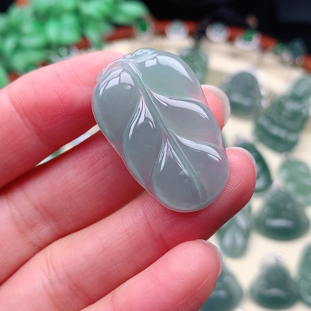 翡翠未镶嵌颈饰吊坠