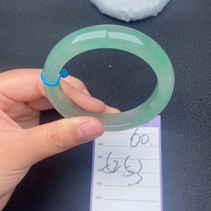 石英质玉（非洲翠）手镯未镶嵌60