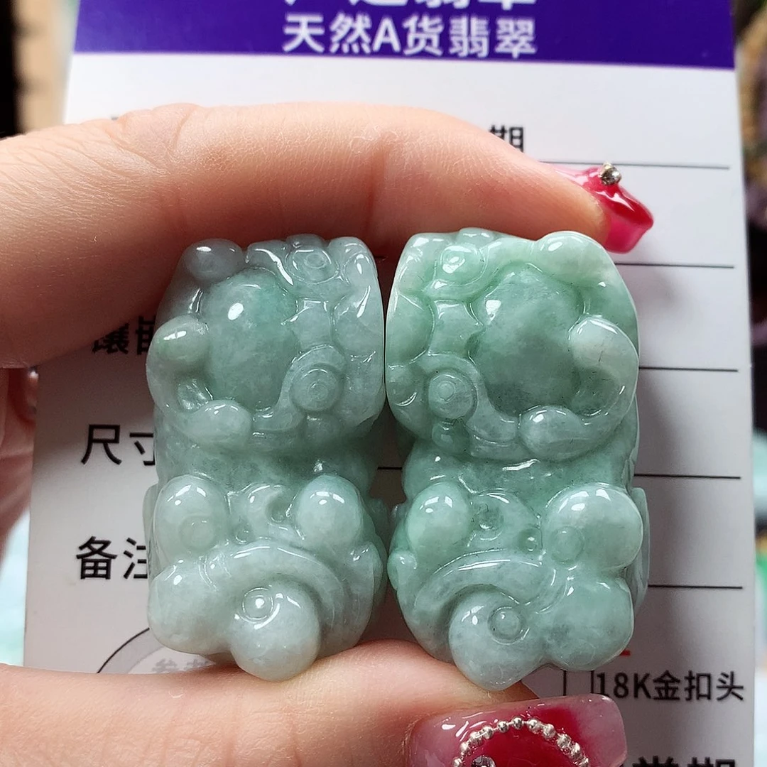 翡翠颈饰未镶嵌貔貅，微瑕介意勿拍