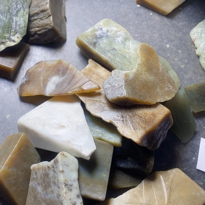 透闪石质玉挂件未镶嵌