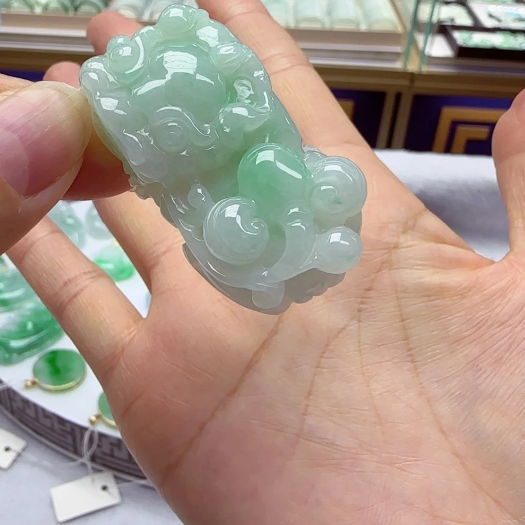 颈饰未镶嵌翡翠貔貅