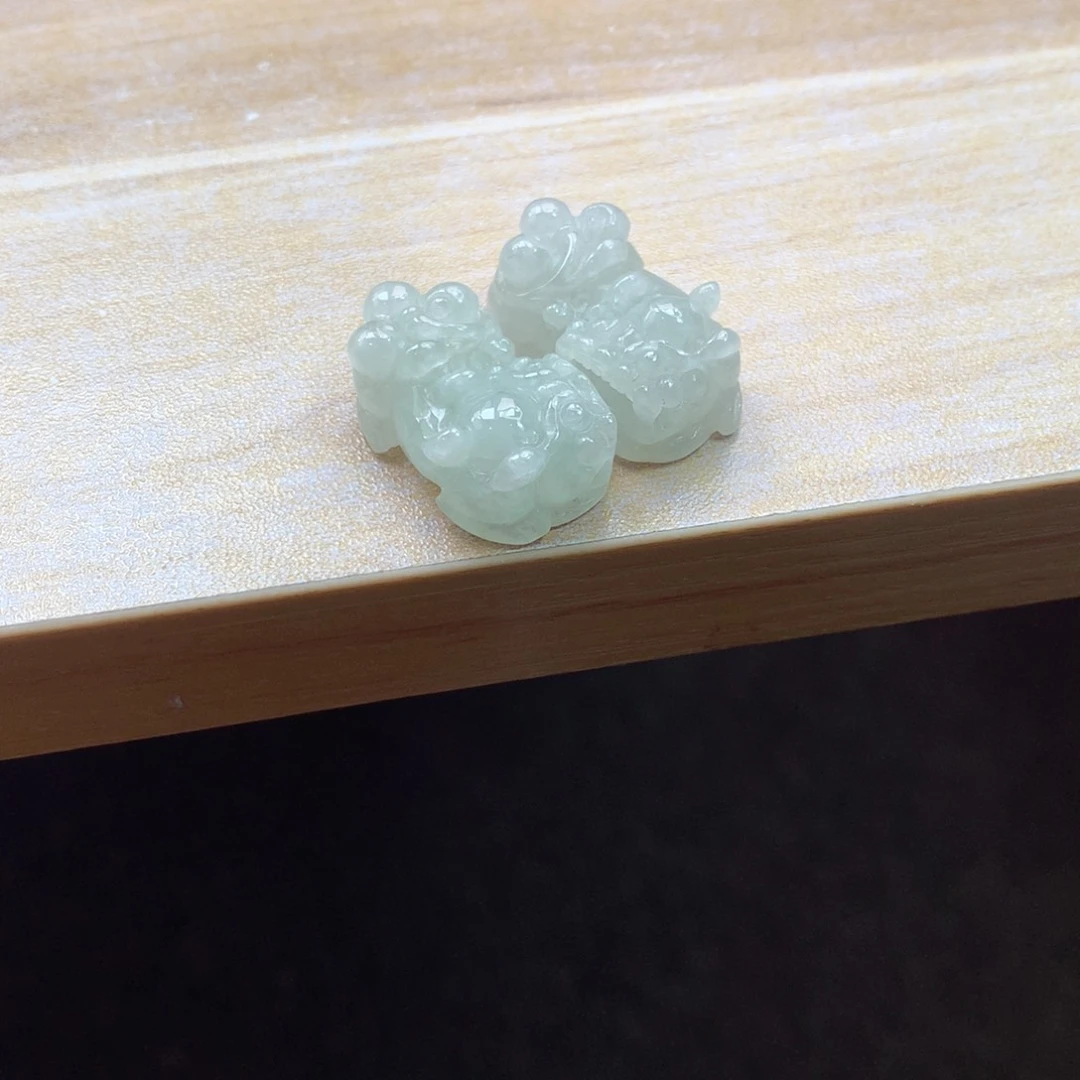 翡翠未镶嵌颈饰吊坠