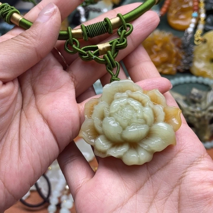 蛇纹石玉未镶嵌吊坠每***！