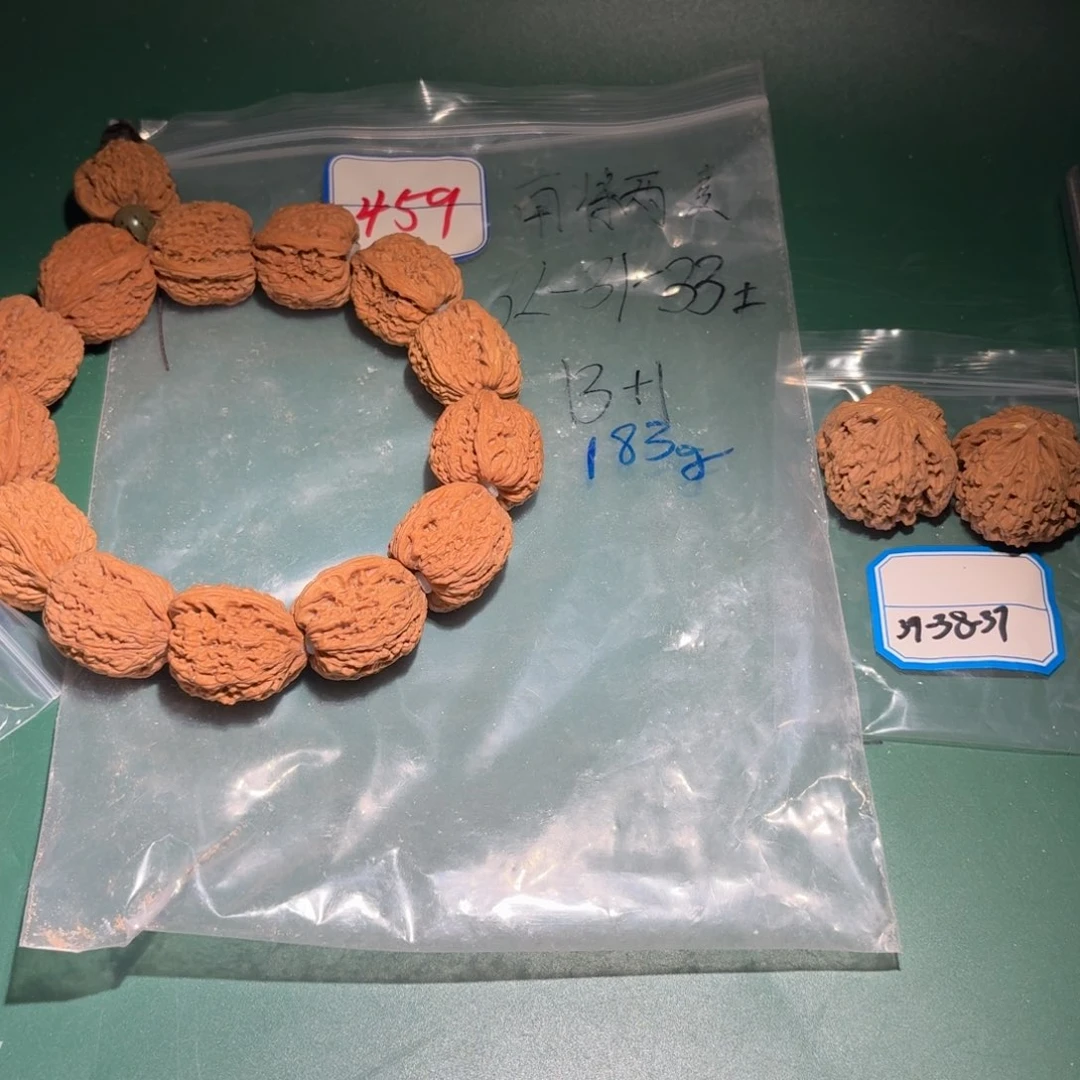 O***y文玩核桃吊坠459号手持
