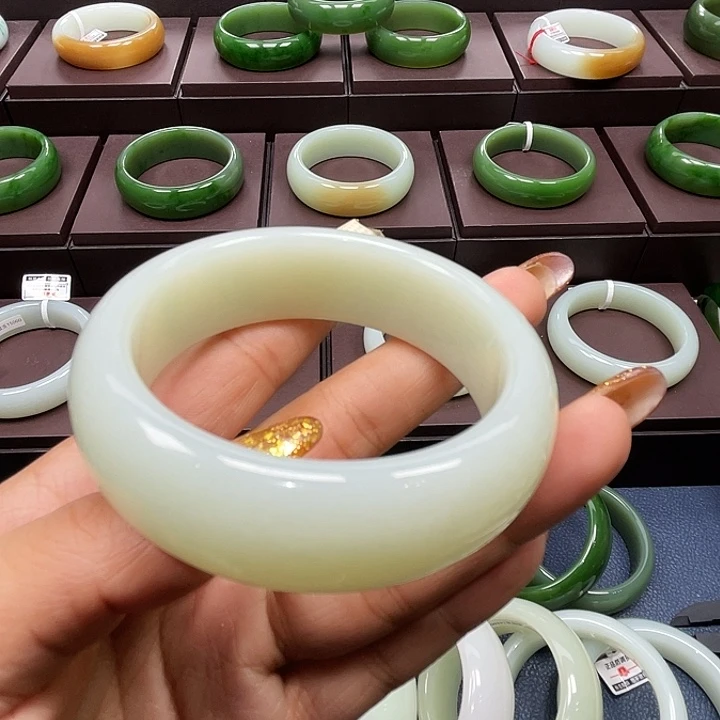 和田玉未镶嵌手镯