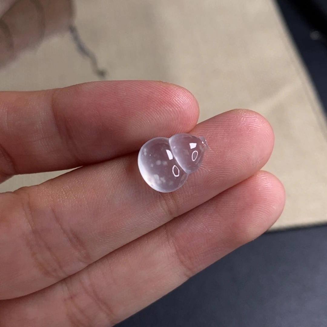 翡翠未镶嵌颈饰葫芦