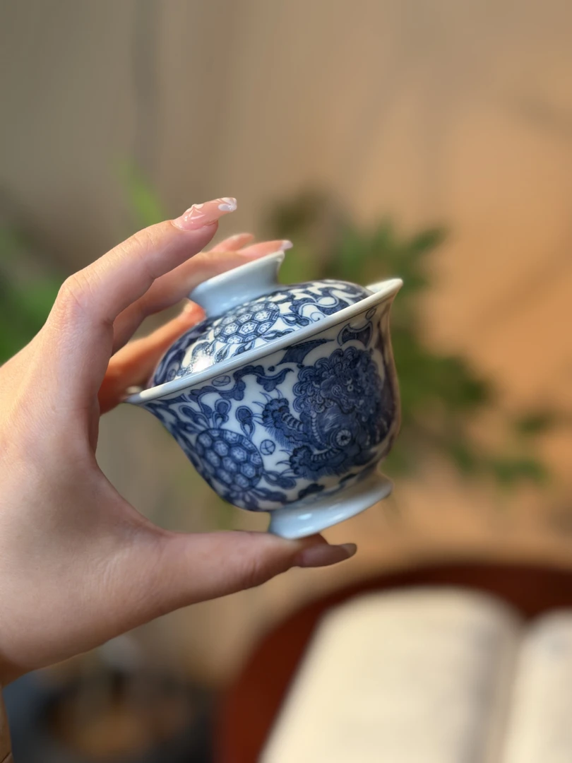 A455【蜕观堂】景德镇手工柴窑青花双狮滚绣球元宝盖碗 容量120ml