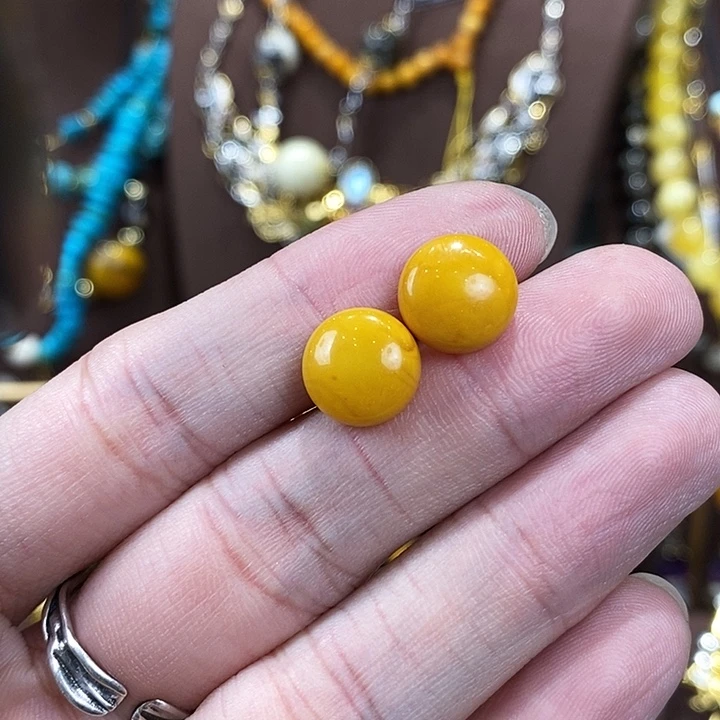琥珀未镶嵌颈饰多人