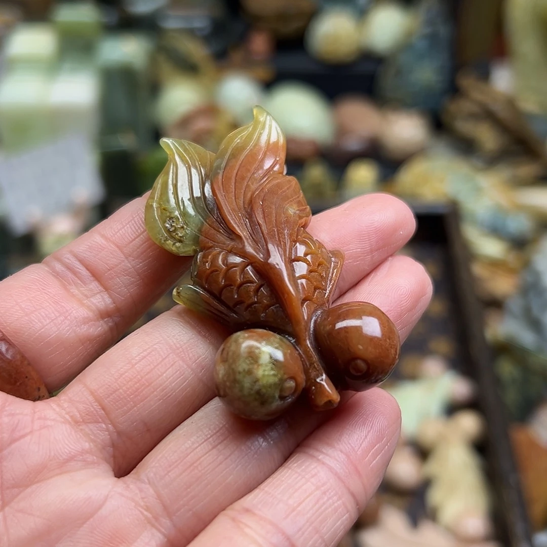 岫玉未镶嵌颈饰辽阳红金鱼有点皮