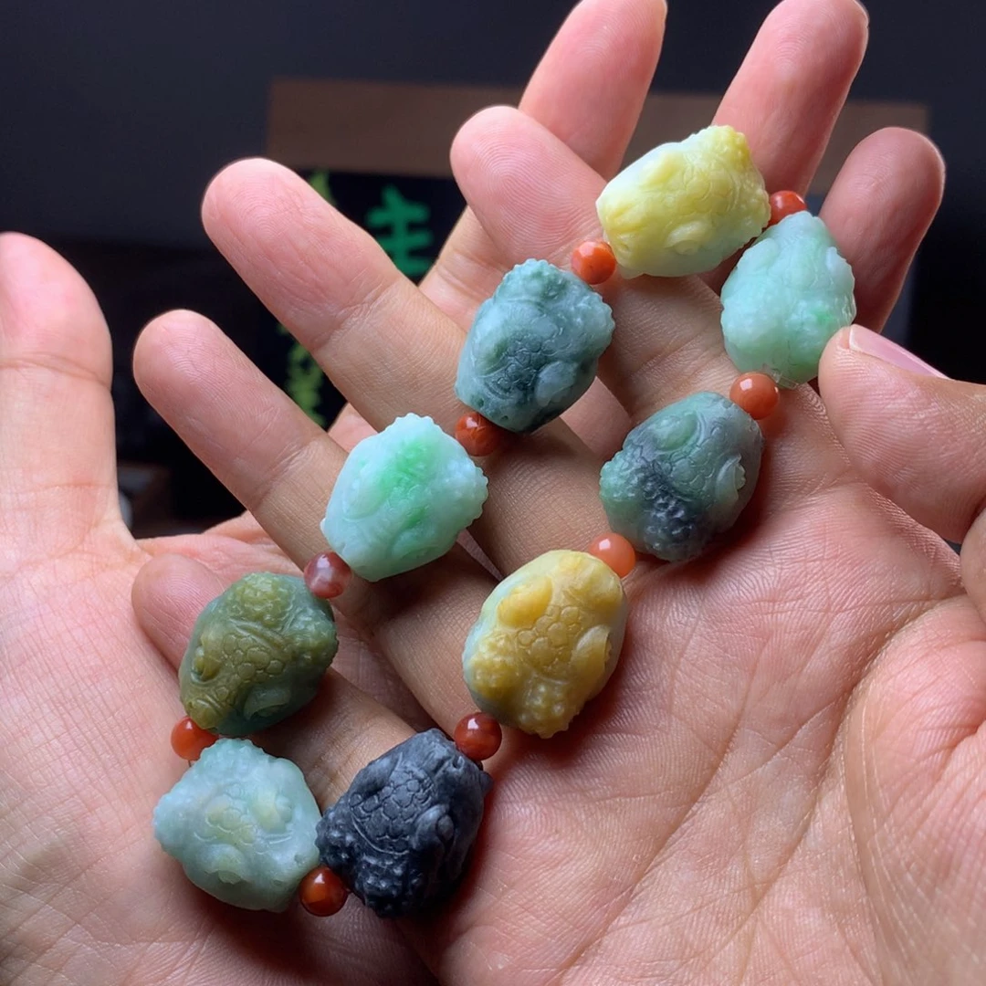 定制翡翠未镶嵌贝****?翡翠